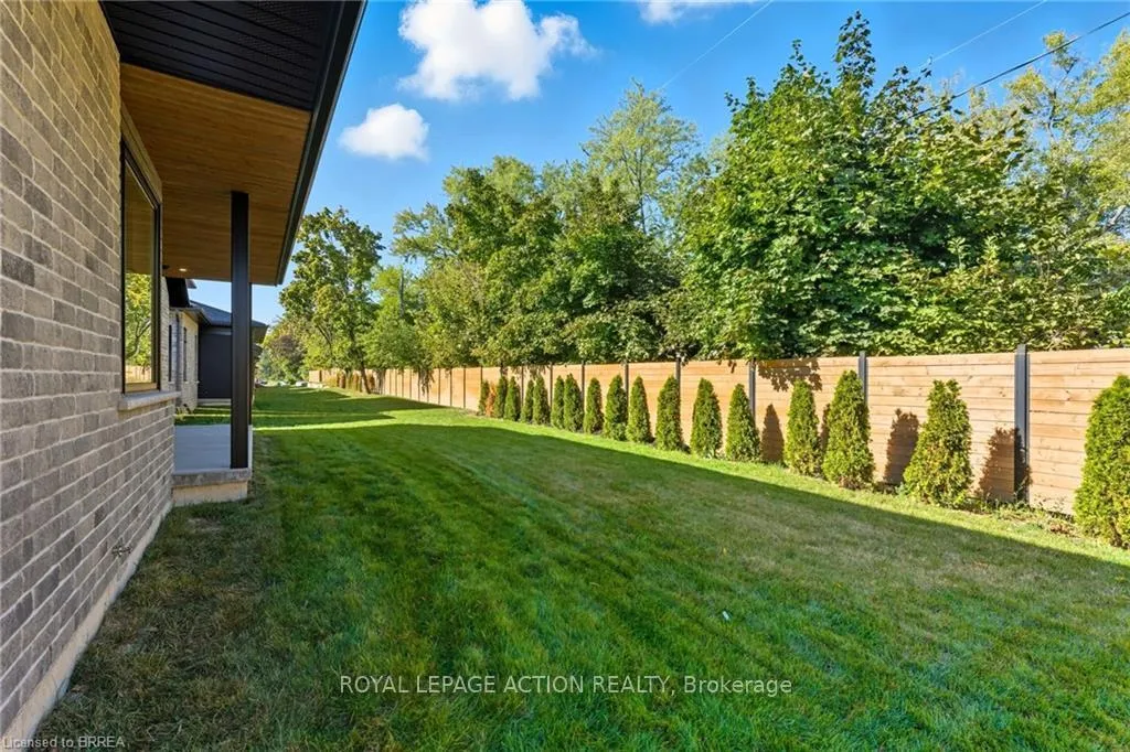 Photo 15 of 141 Parkside Drive, Brantford, Holmesdale-Lansdowne — HOMEH