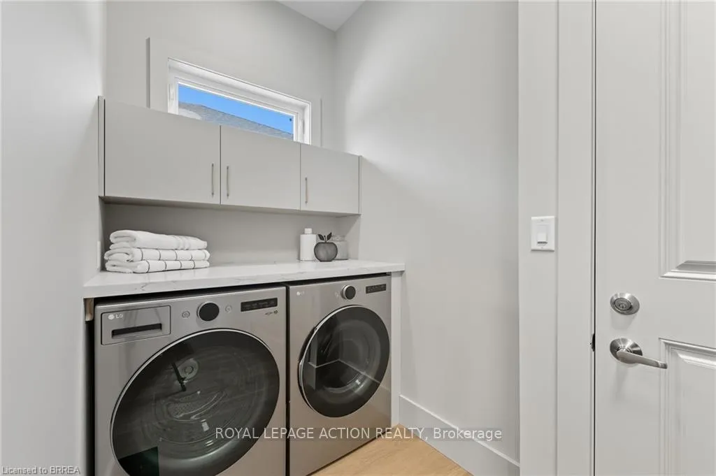 Photo 32 of 141 Parkside Drive, Brantford, Holmesdale-Lansdowne — HOMEH