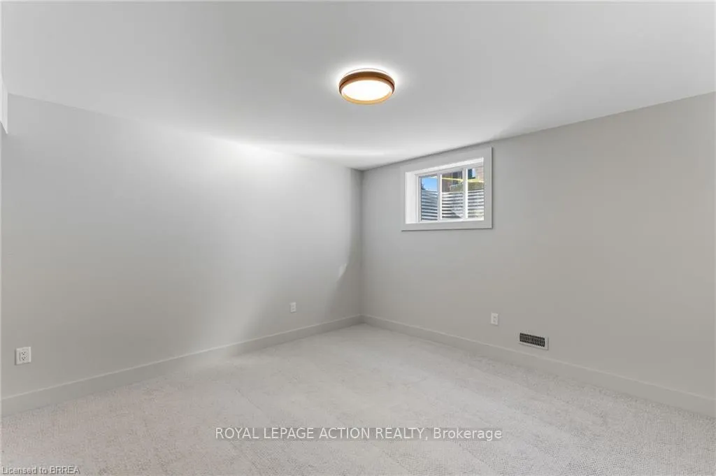 Photo 37 of 141 Parkside Drive, Brantford, Holmesdale-Lansdowne — HOMEH