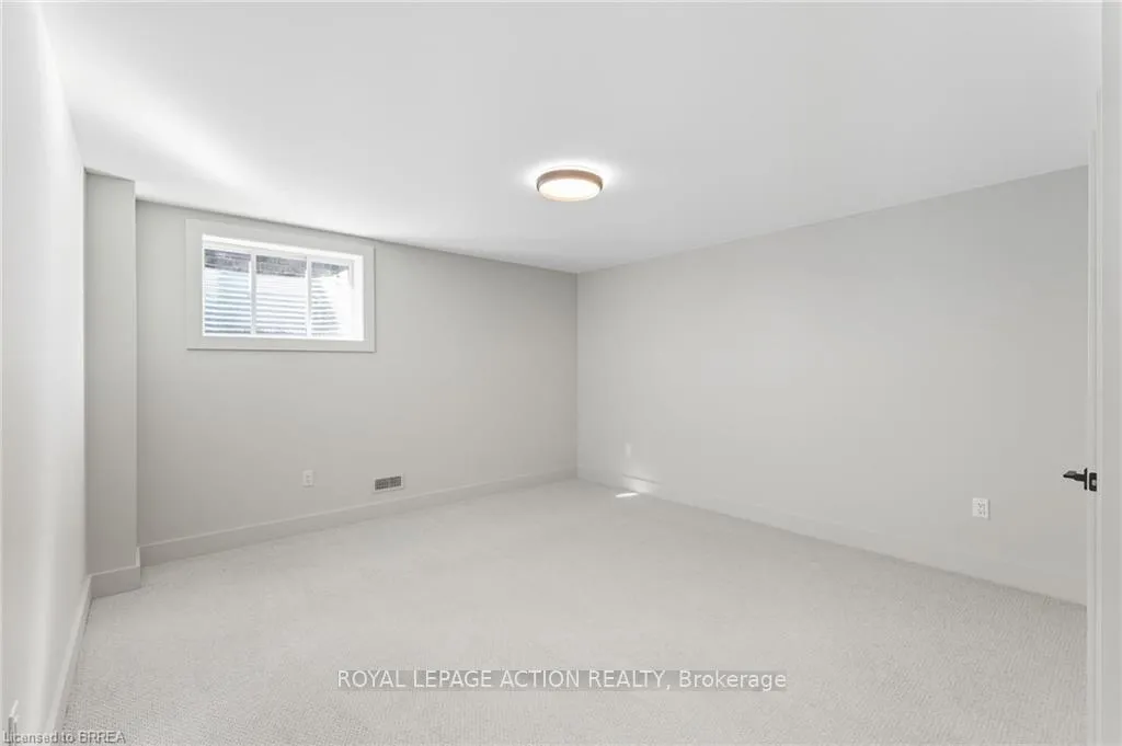 Photo 38 of 141 Parkside Drive, Brantford, Holmesdale-Lansdowne — HOMEH