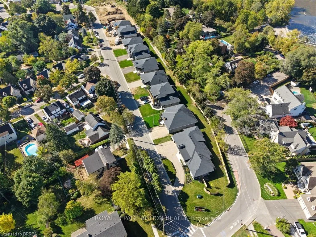 Photo 39 of 141 Parkside Drive, Brantford, Holmesdale-Lansdowne — HOMEH