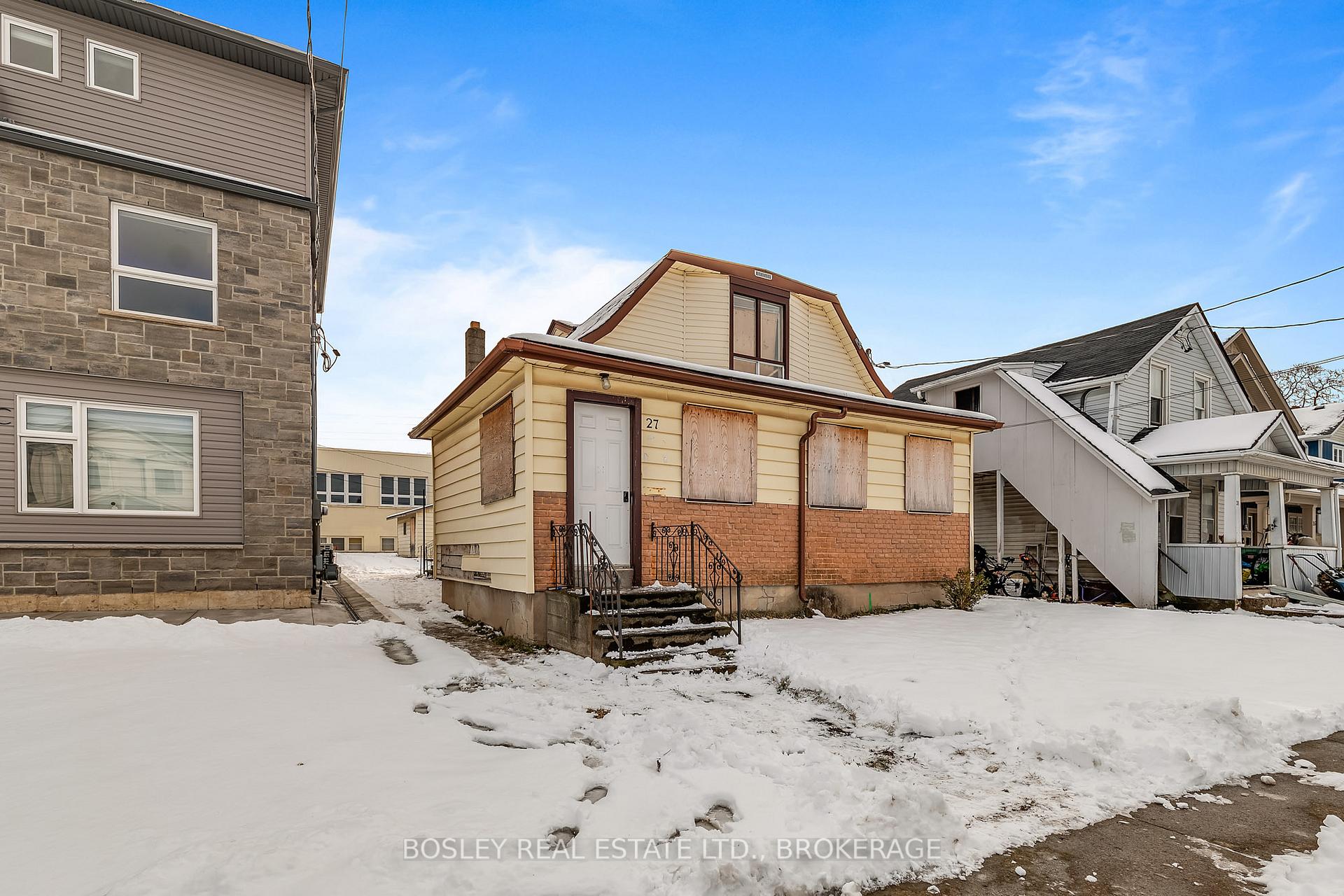 Front of 27 Oakdale Avenue