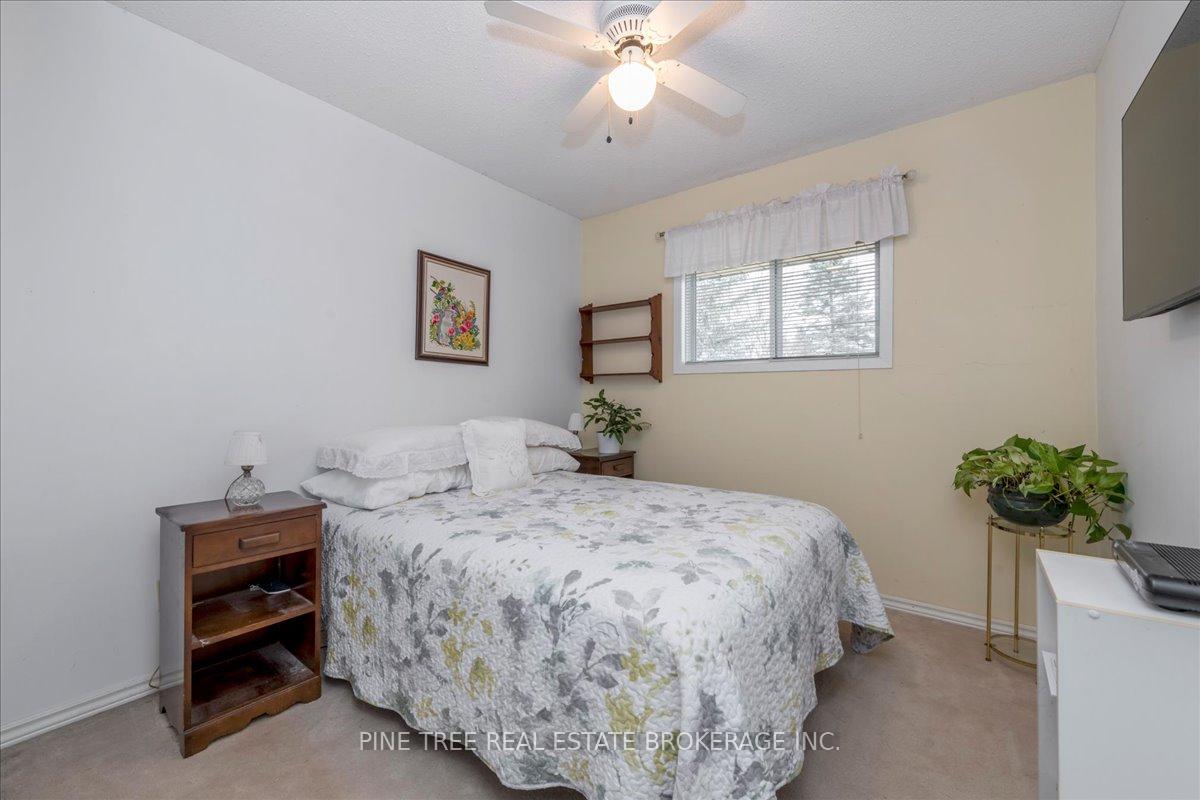 Photo 11 of 23 Brennan Avenue, Barrie, South Shore — HOMEH
