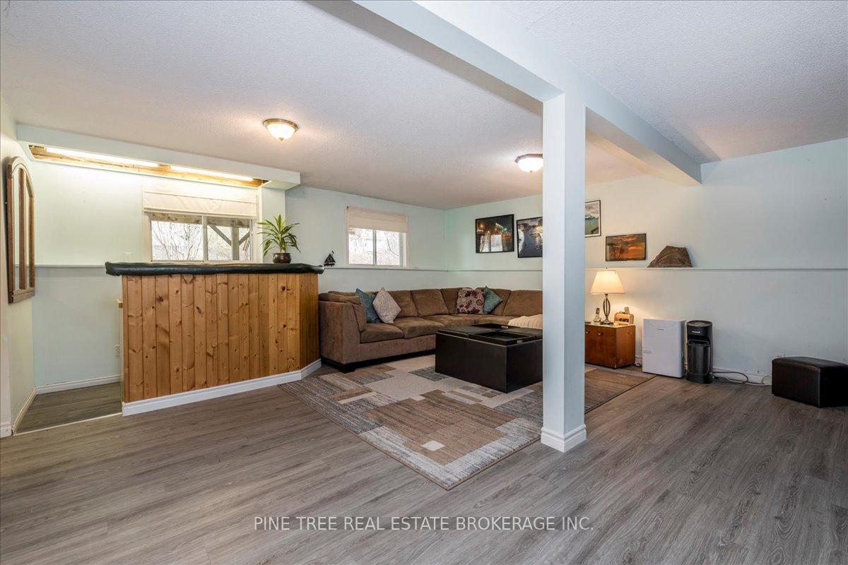 Photo 15 of 23 Brennan Avenue, Barrie, South Shore — HOMEH