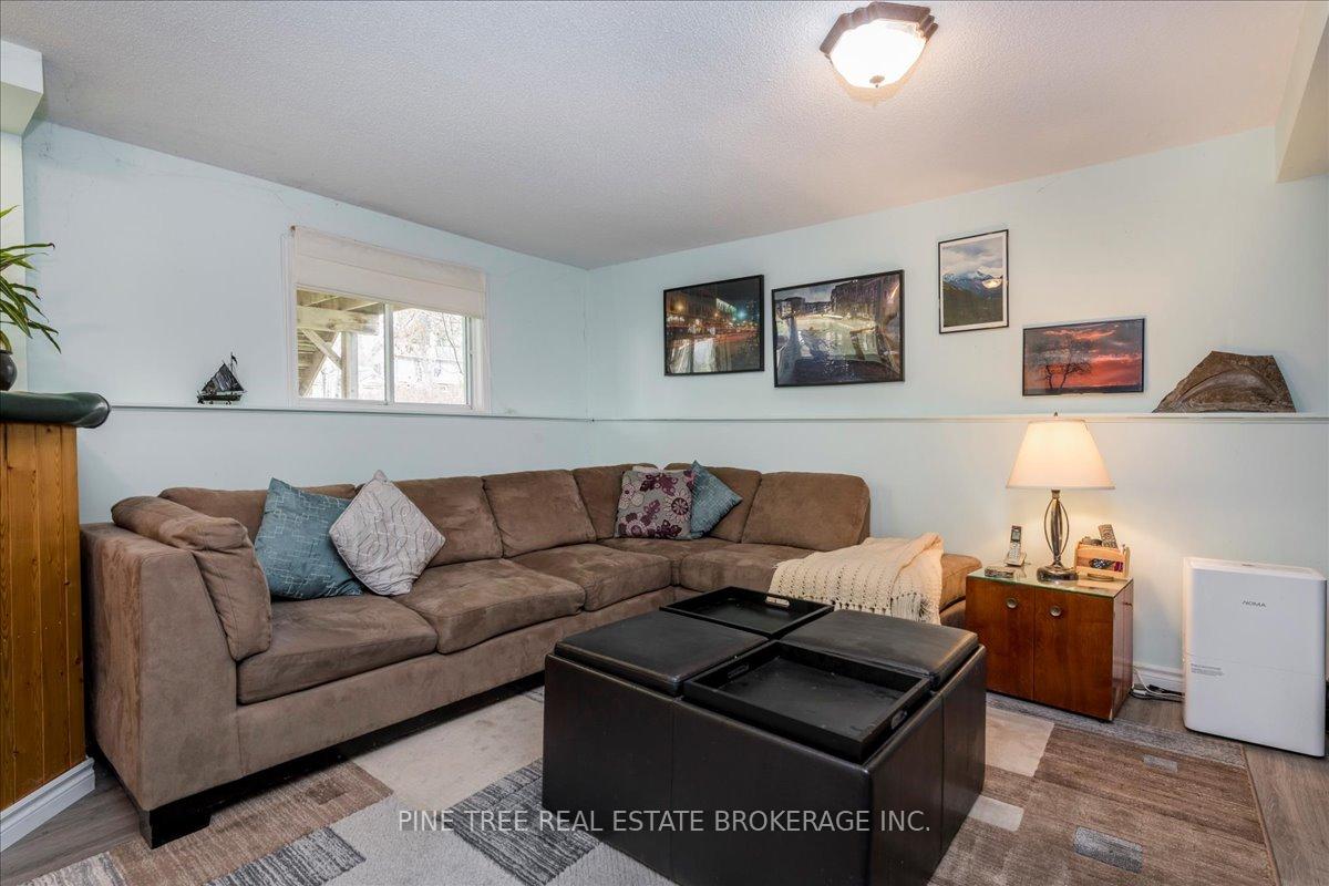 Photo 16 of 23 Brennan Avenue, Barrie, South Shore — HOMEH