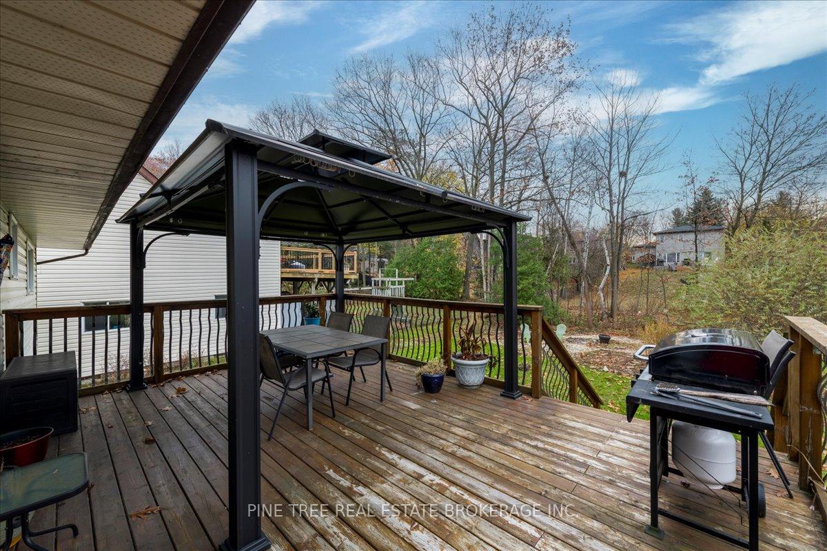 Photo 20 of 23 Brennan Avenue, Barrie, South Shore — HOMEH