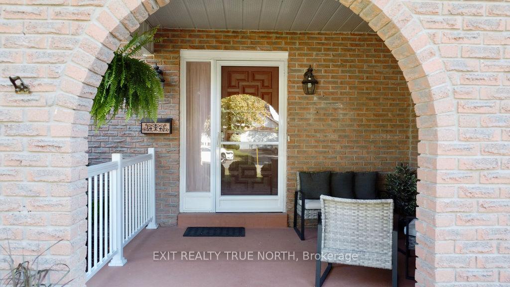Photo 2 of 23 Debra Crescent, Barrie, Allandale Heights — HOMEH