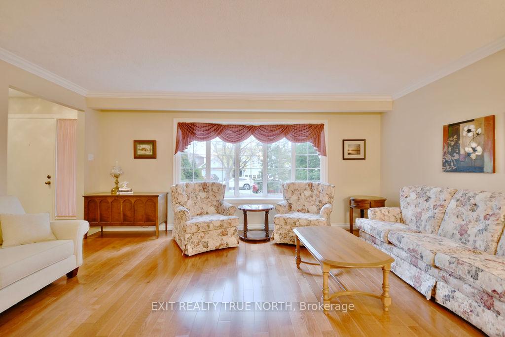 Photo 4 of 23 Debra Crescent, Barrie, Allandale Heights — HOMEH