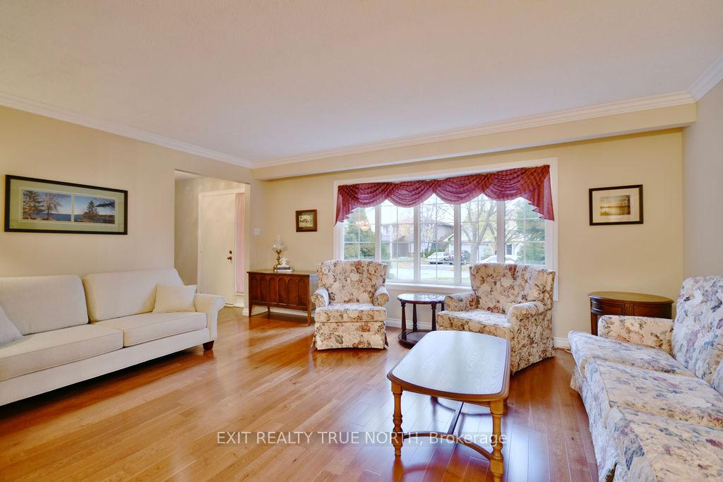 Photo 5 of 23 Debra Crescent, Barrie, Allandale Heights — HOMEH