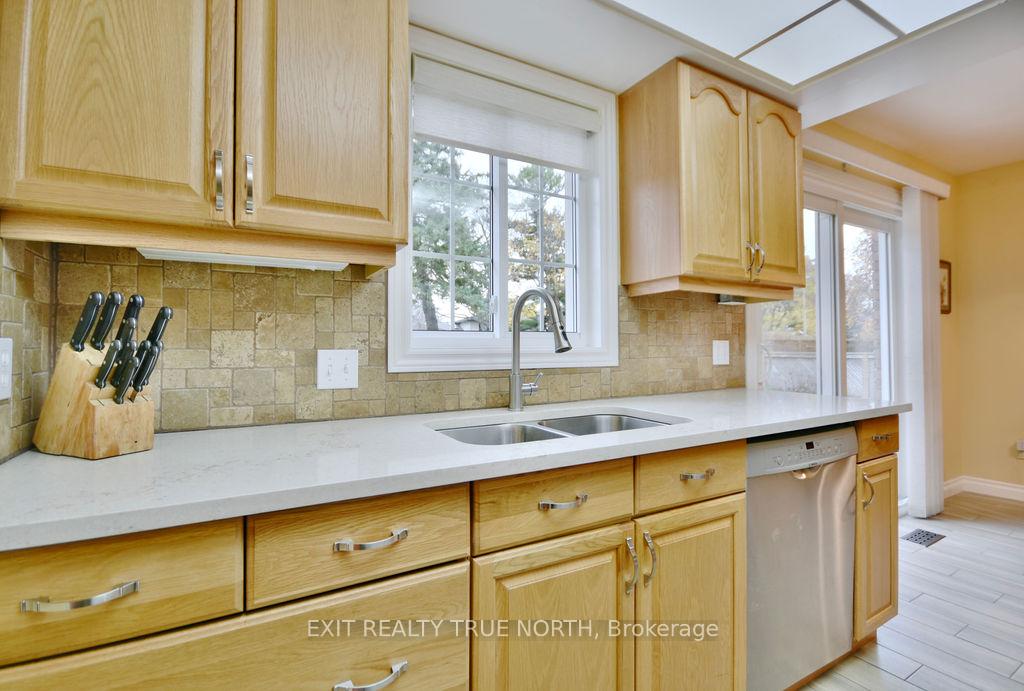 Photo 9 of 23 Debra Crescent, Barrie, Allandale Heights — HOMEH