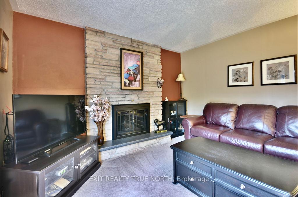 Photo 15 of 23 Debra Crescent, Barrie, Allandale Heights — HOMEH