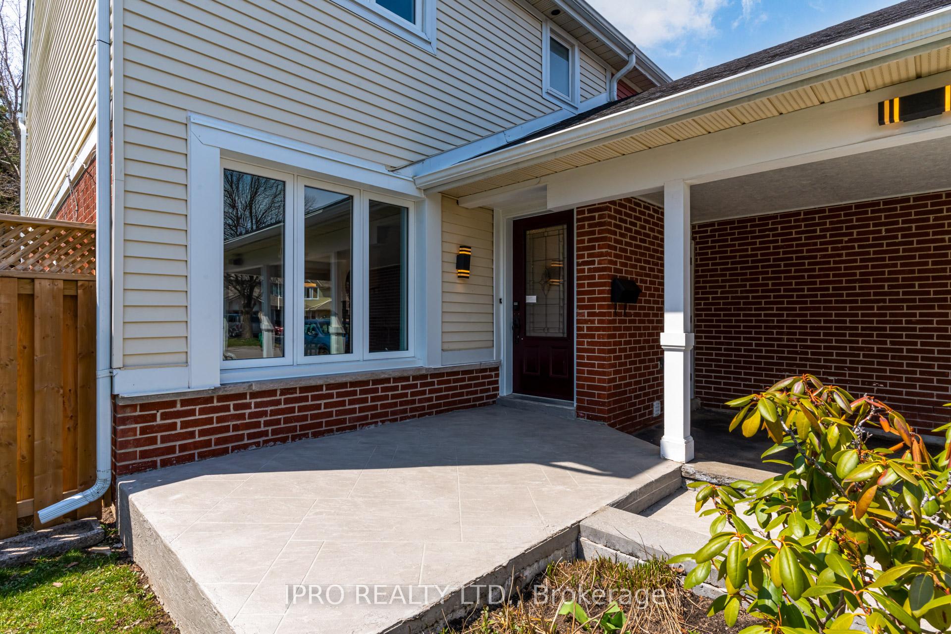Photo 3 of 94 Rushmore Crescent, Brampton, Heart Lake East — HOMEH
