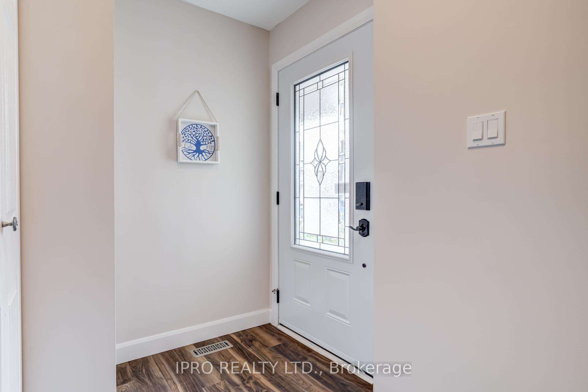 Photo 4 of 94 Rushmore Crescent, Brampton, Heart Lake East — HOMEH