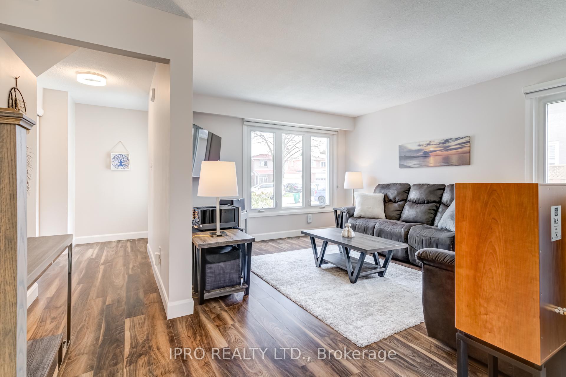 Photo 5 of 94 Rushmore Crescent, Brampton, Heart Lake East — HOMEH