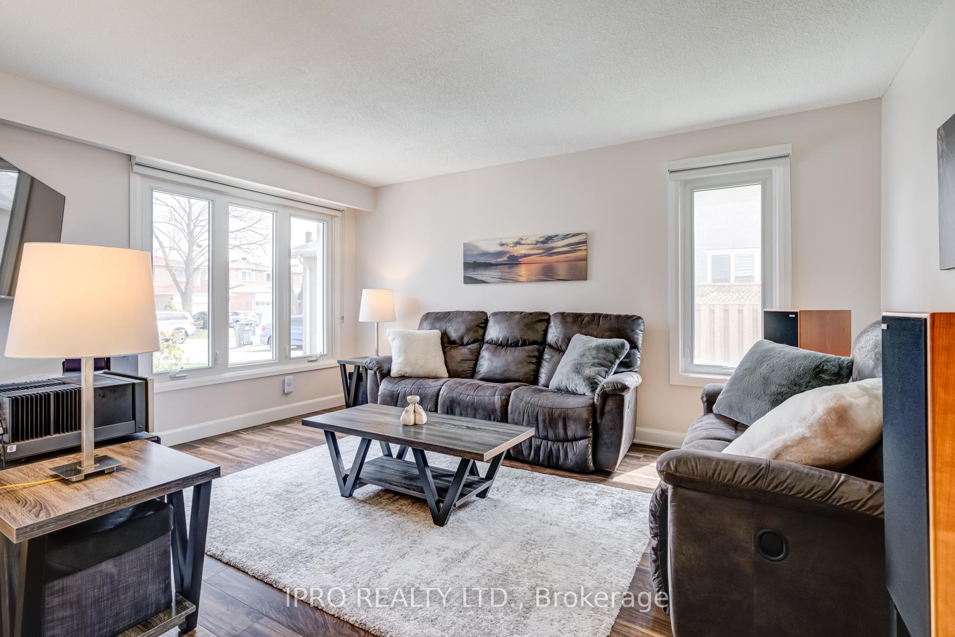 Photo 6 of 94 Rushmore Crescent, Brampton, Heart Lake East — HOMEH
