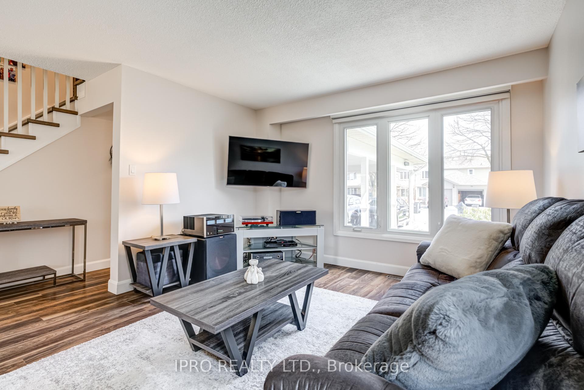 Photo 7 of 94 Rushmore Crescent, Brampton, Heart Lake East — HOMEH