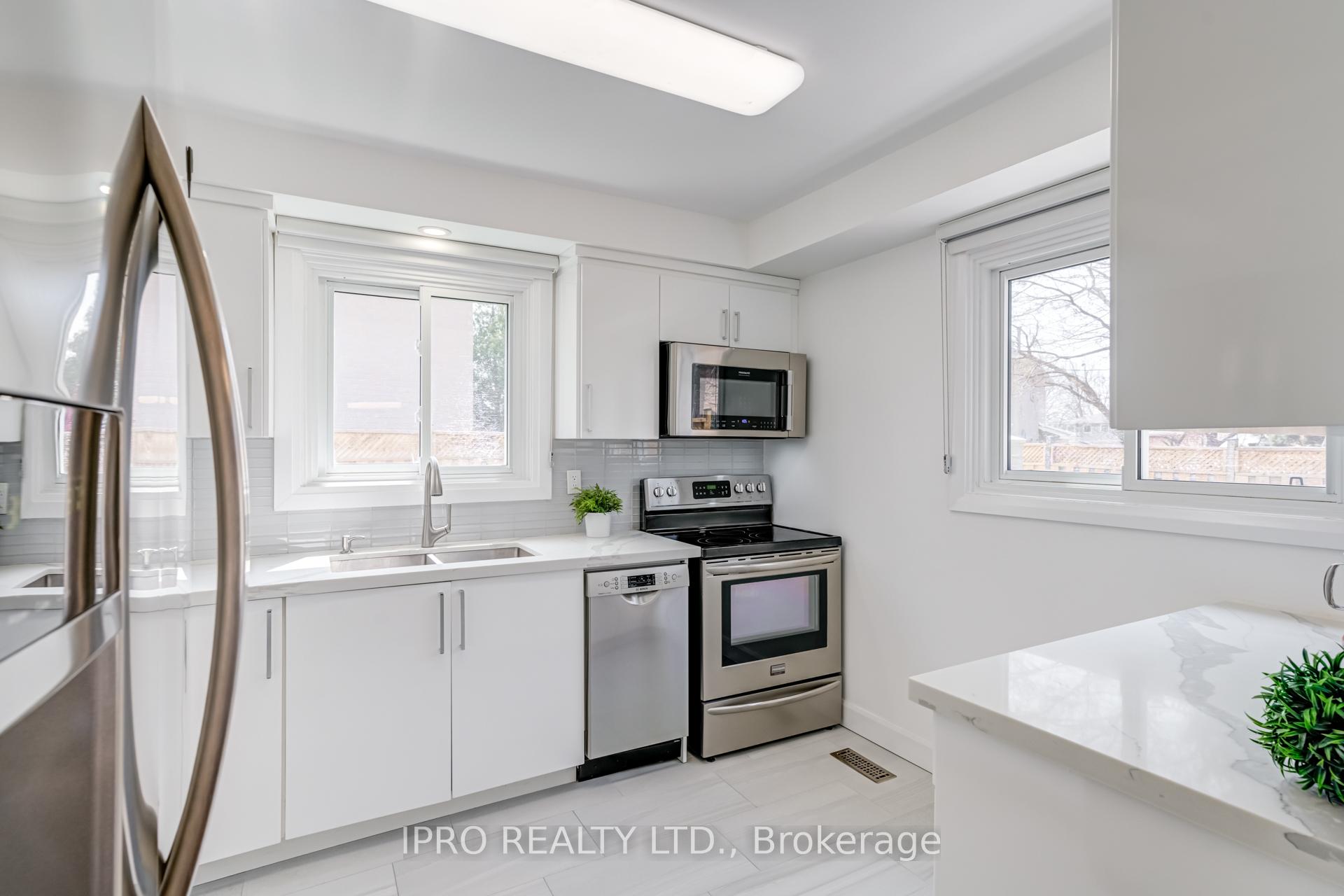 Photo 12 of 94 Rushmore Crescent, Brampton, Heart Lake East — HOMEH