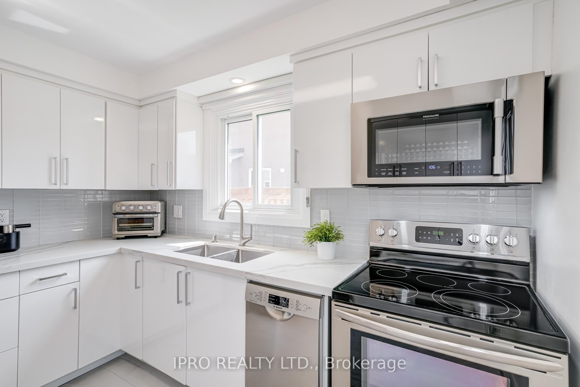 Photo 13 of 94 Rushmore Crescent, Brampton, Heart Lake East — HOMEH