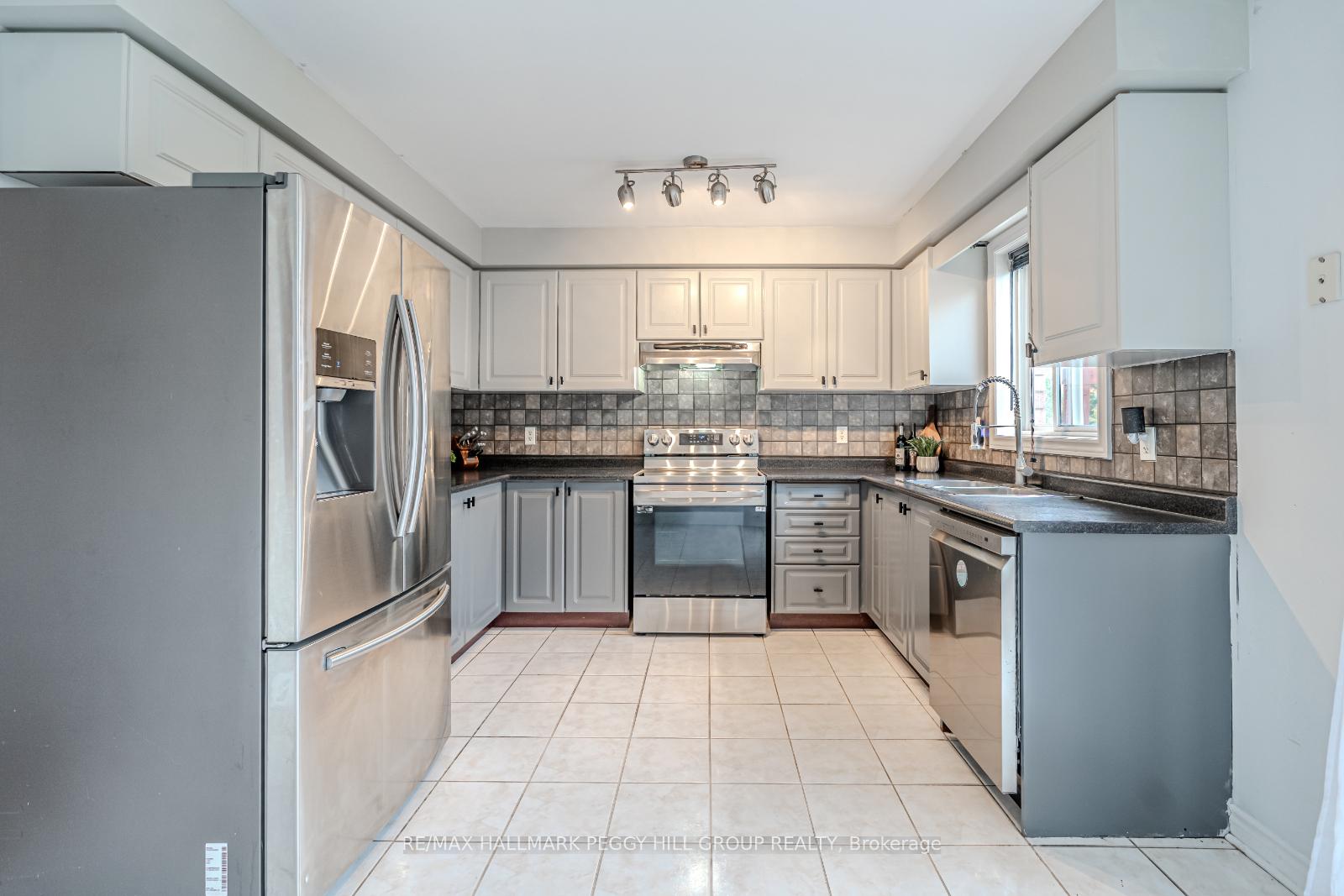 Photo 4 of 20 Jagges Drive, Barrie, Edgehill Drive — HOMEH