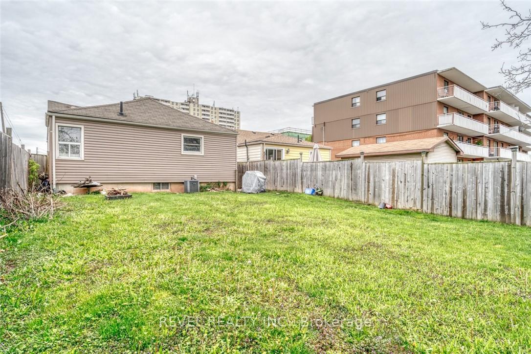 Photo 30 of 283 Parkdale Avenue N, Hamilton, Normanhurst — HOMEH