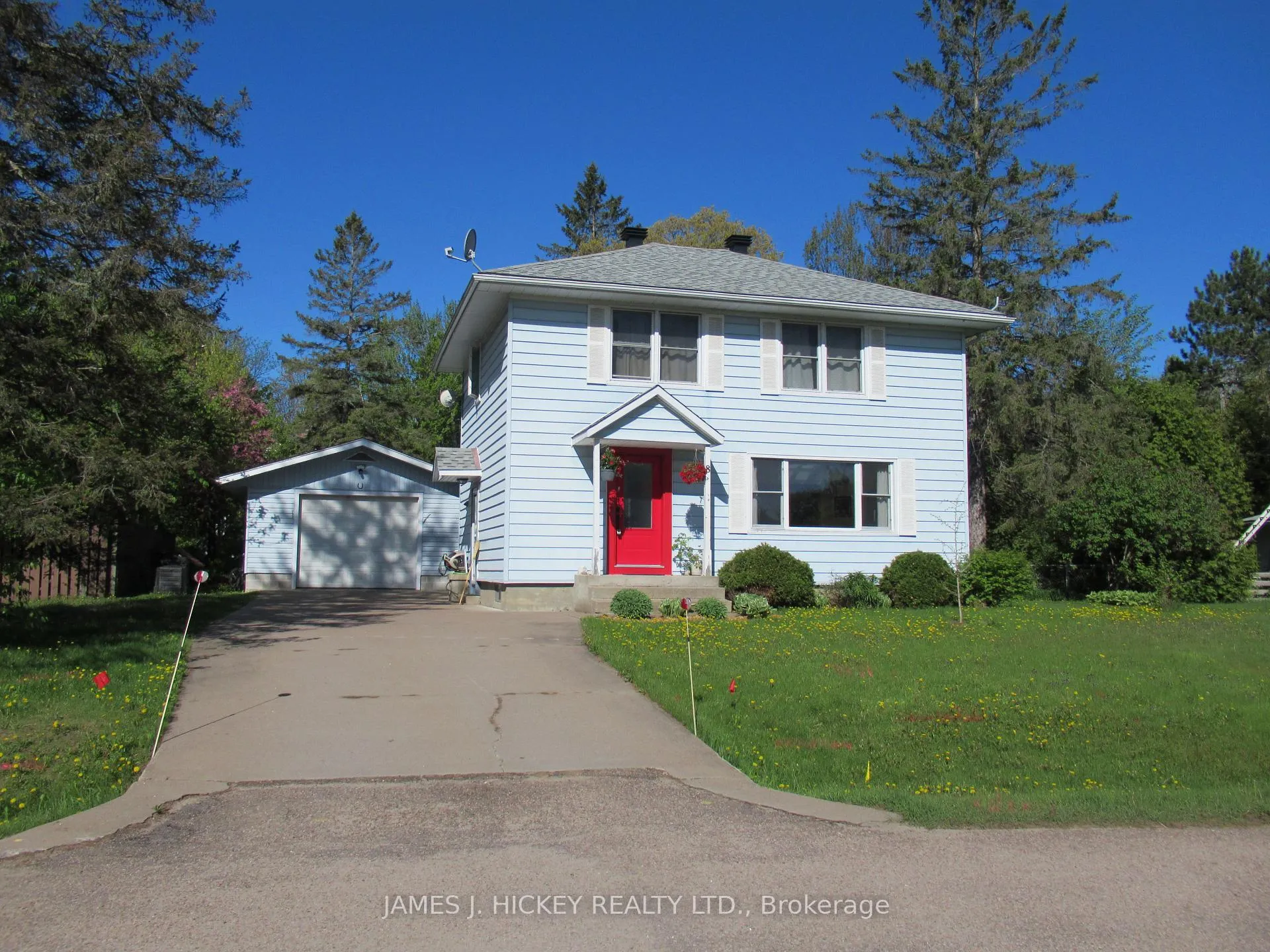Front of 8 Tweedsmuir Place