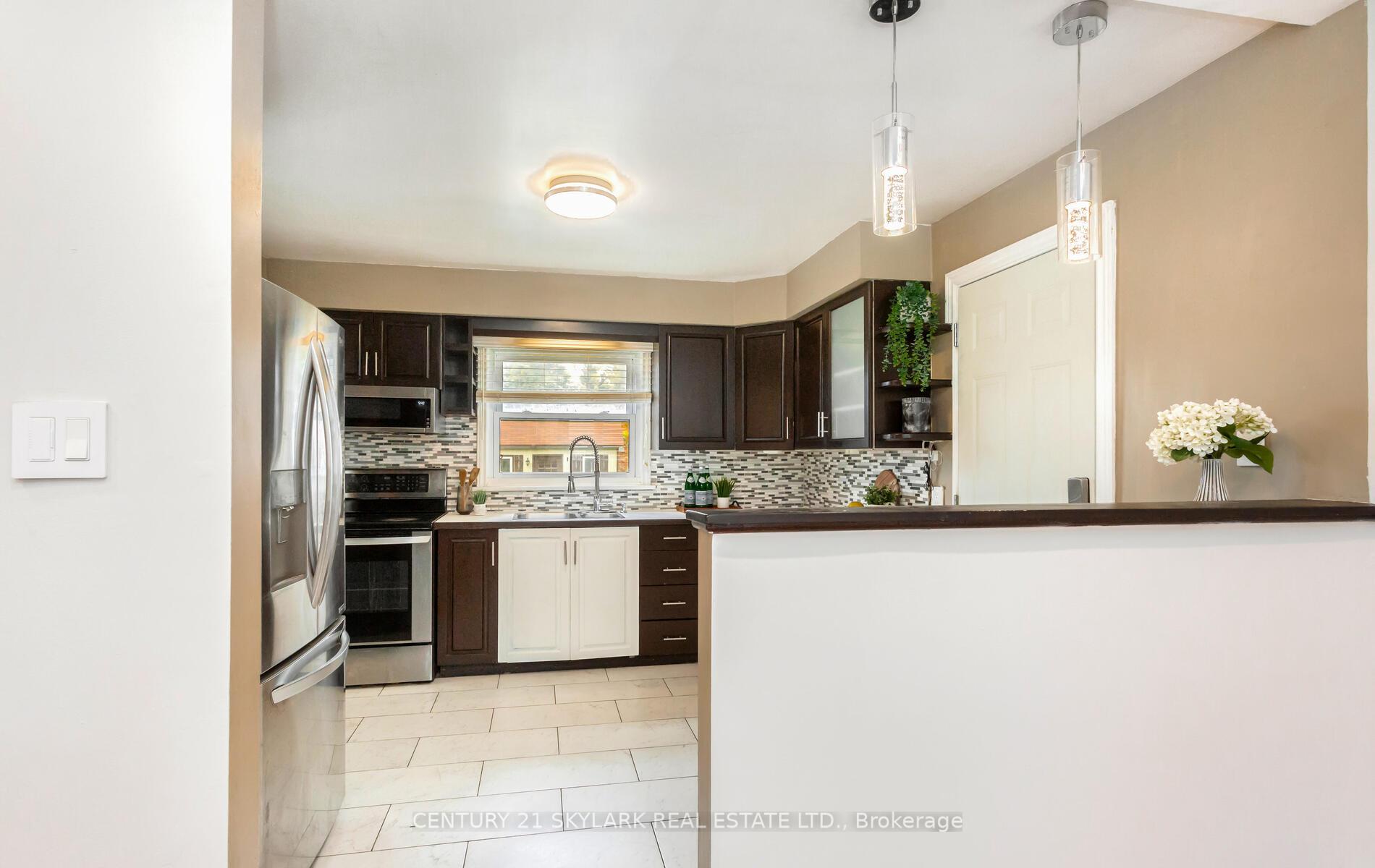 Photo 9 of 3 Binsell Avenue, Brampton, Brampton North — HOMEH