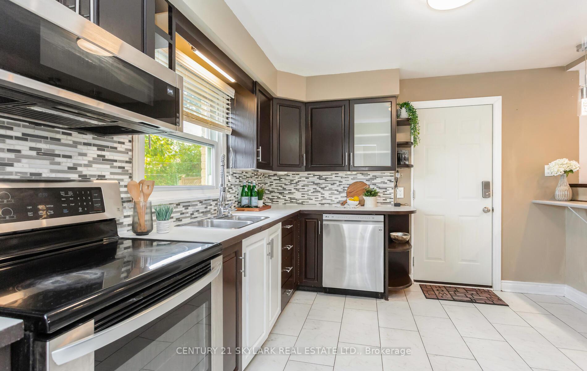 Photo 10 of 3 Binsell Avenue, Brampton, Brampton North — HOMEH