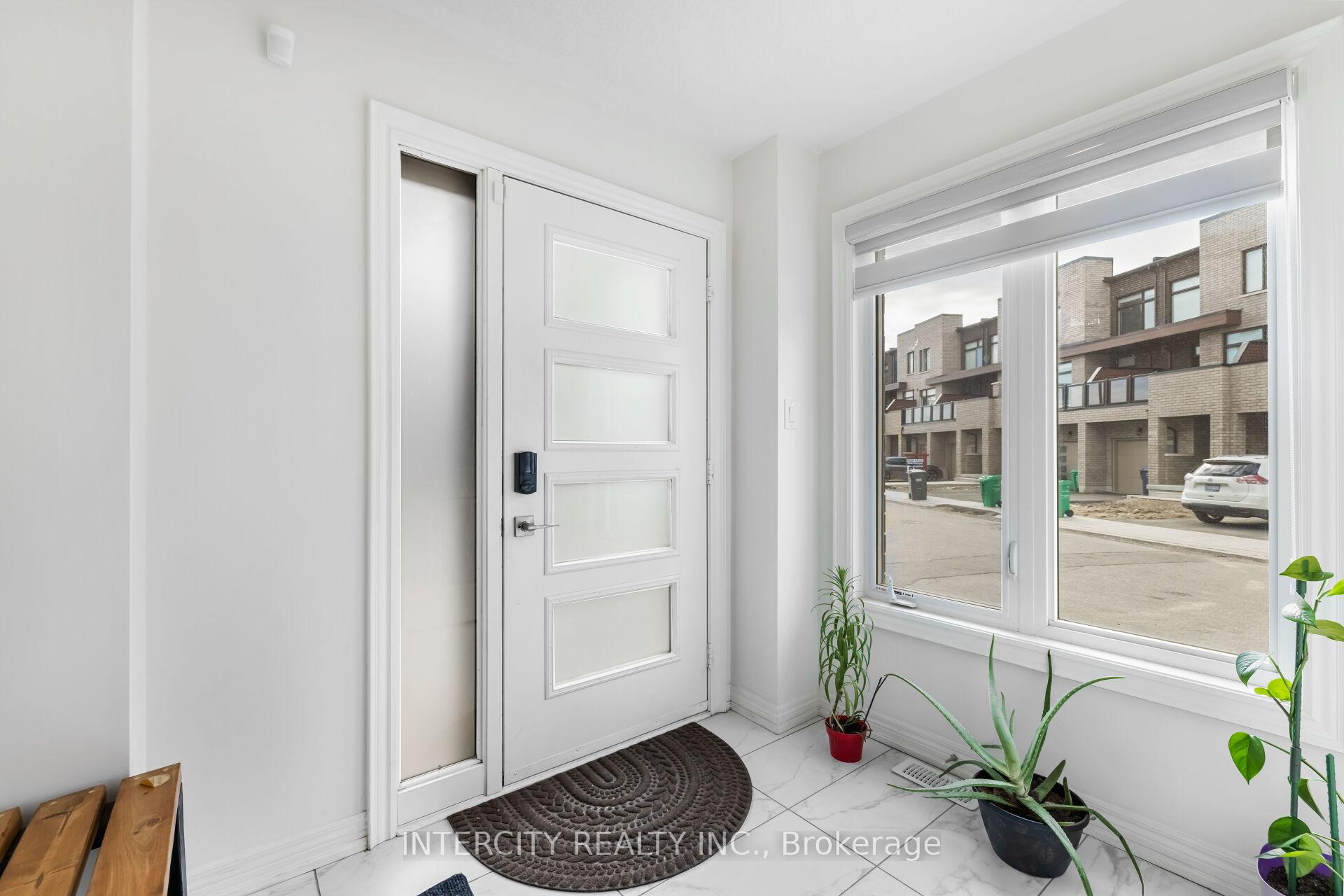 Photo 6 of 19 Queenpost Drive, Brampton, Credit Valley — HOMEH