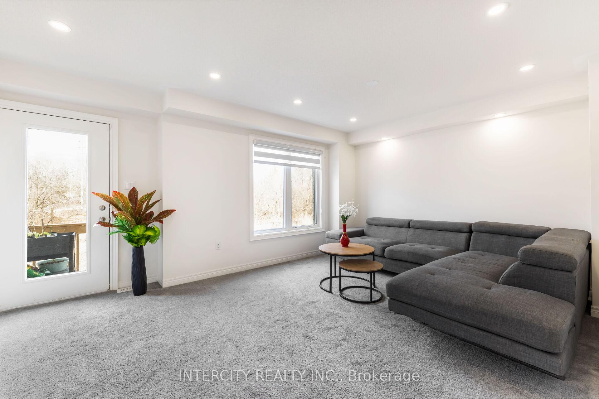 Photo 8 of 19 Queenpost Drive, Brampton, Credit Valley — HOMEH