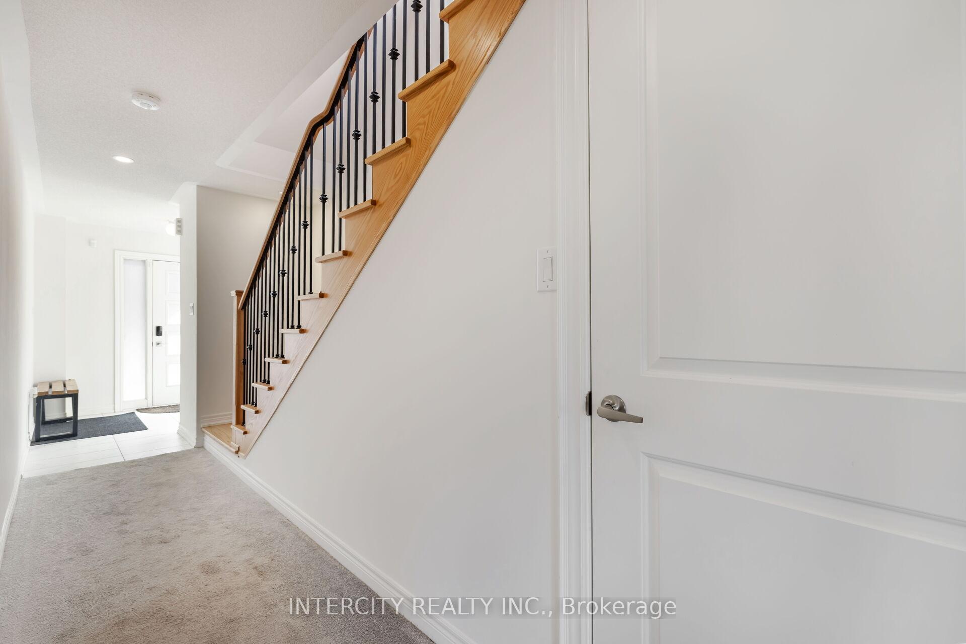 Photo 12 of 19 Queenpost Drive, Brampton, Credit Valley — HOMEH