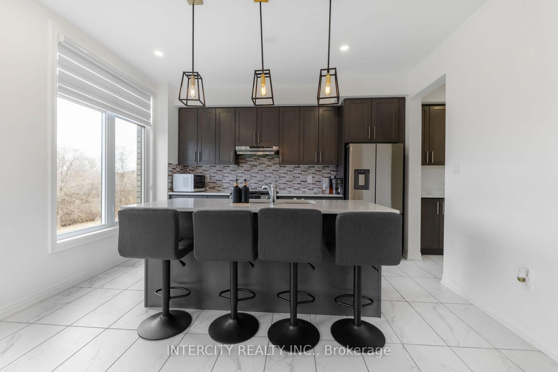Photo 15 of 19 Queenpost Drive, Brampton, Credit Valley — HOMEH