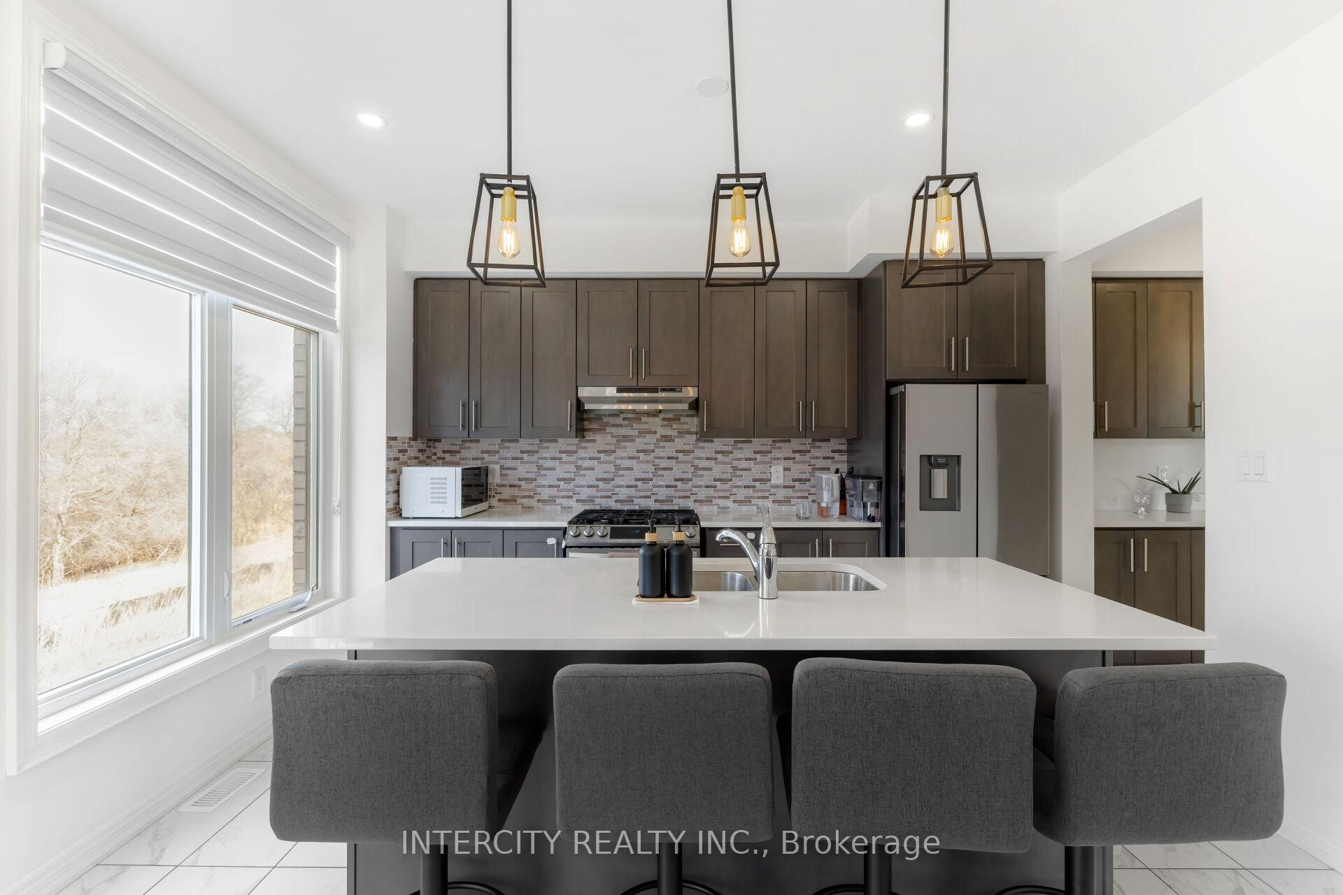Photo 17 of 19 Queenpost Drive, Brampton, Credit Valley — HOMEH