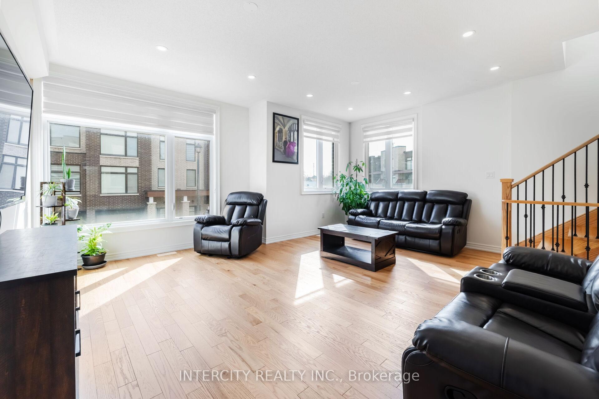 Photo 23 of 19 Queenpost Drive, Brampton, Credit Valley — HOMEH