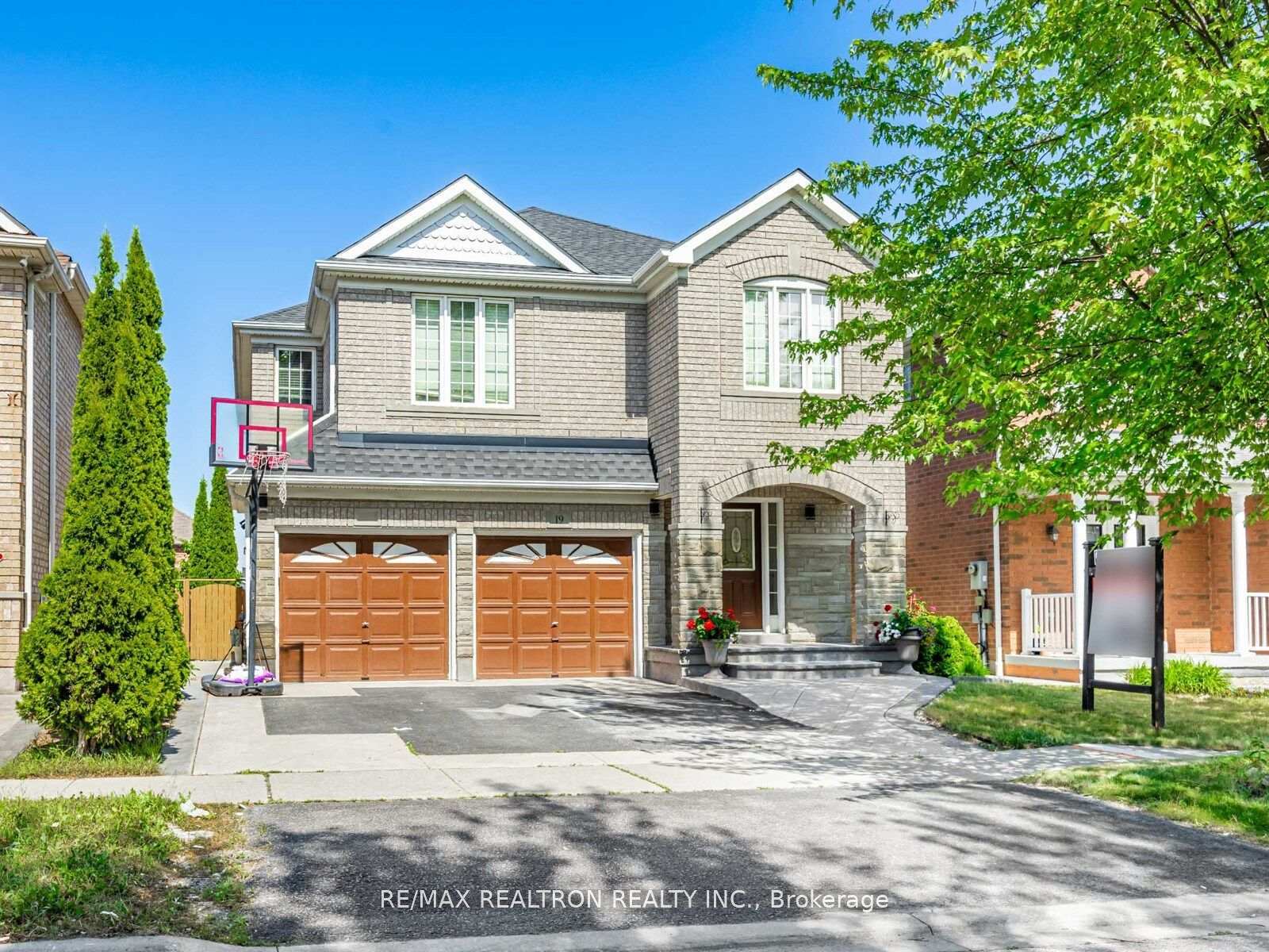 Photo 3 of 19 Clapperton Drive, Ajax, Northwest Ajax — HOMEH