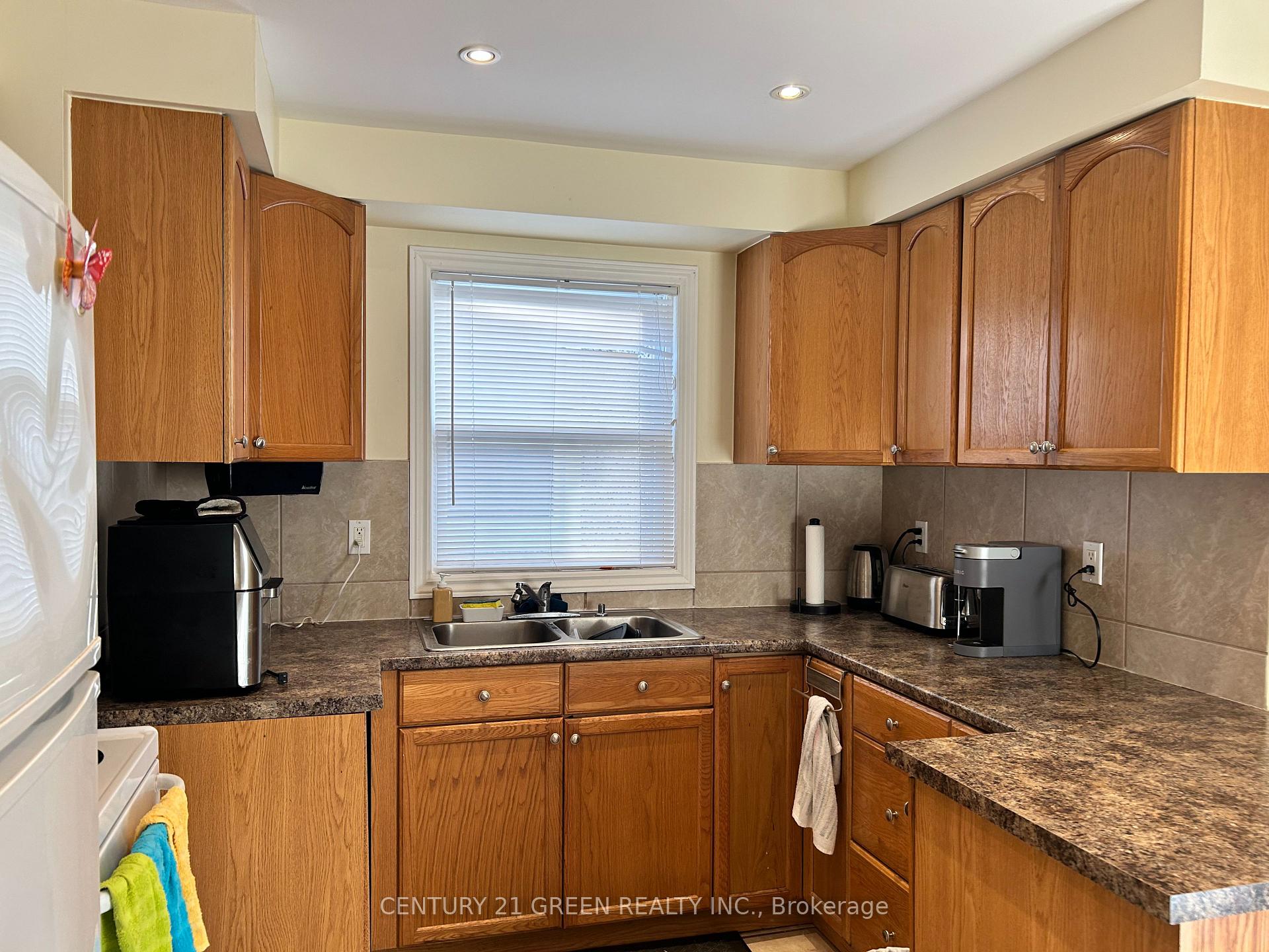 Photo 3 of 100 Reid Avenue S, Hamilton, Glenview — HOMEH