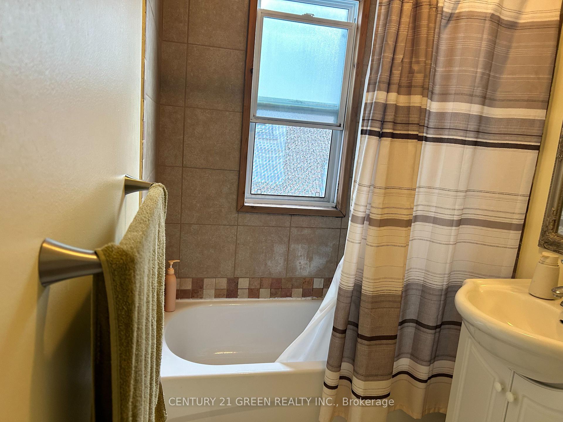 Photo 8 of 100 Reid Avenue S, Hamilton, Glenview — HOMEH