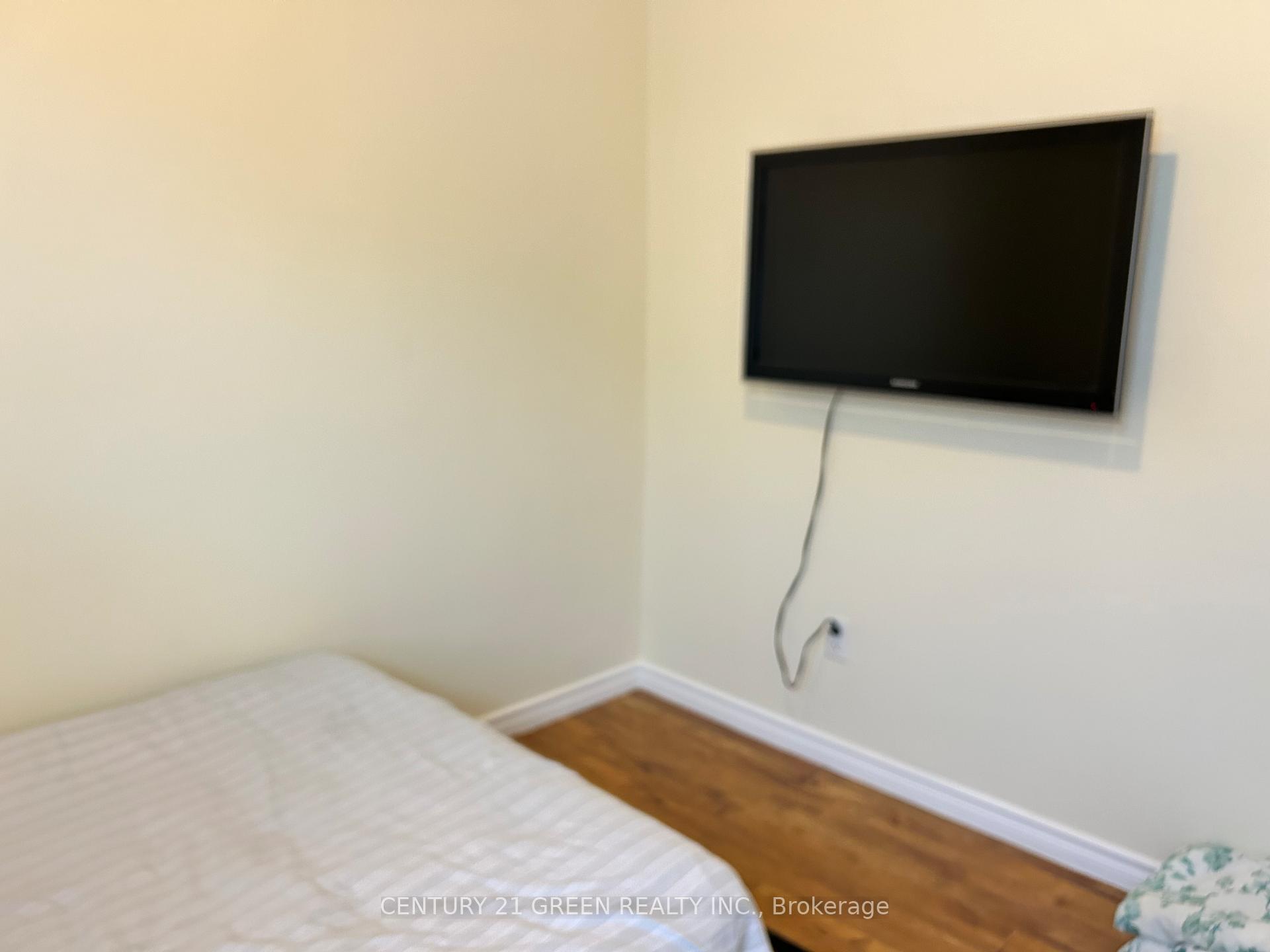 Photo 10 of 100 Reid Avenue S, Hamilton, Glenview — HOMEH