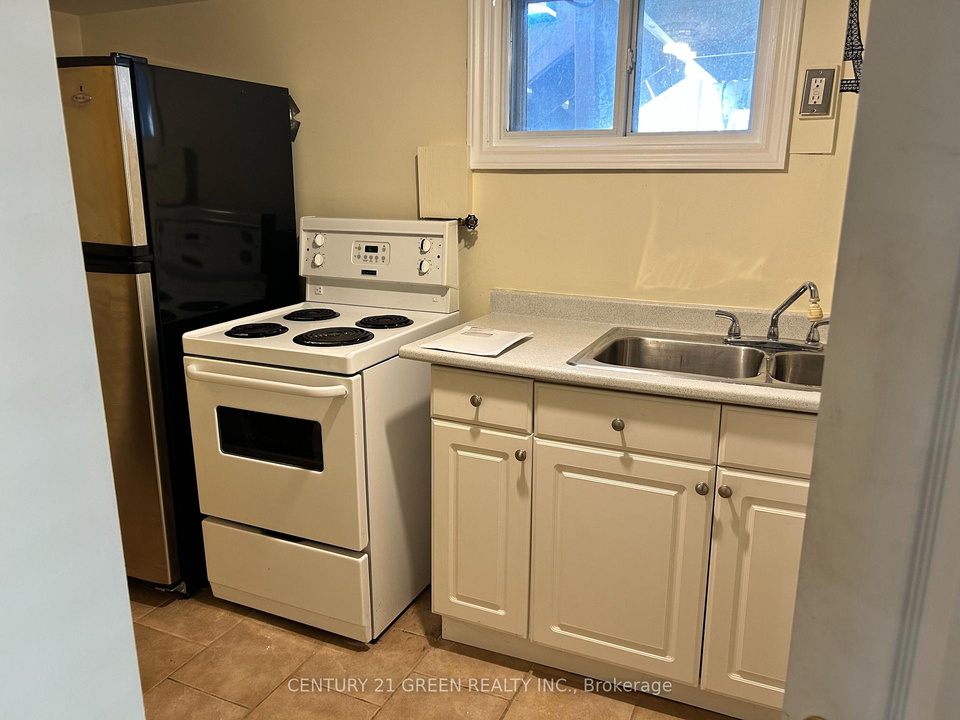 Photo 12 of 100 Reid Avenue S, Hamilton, Glenview — HOMEH