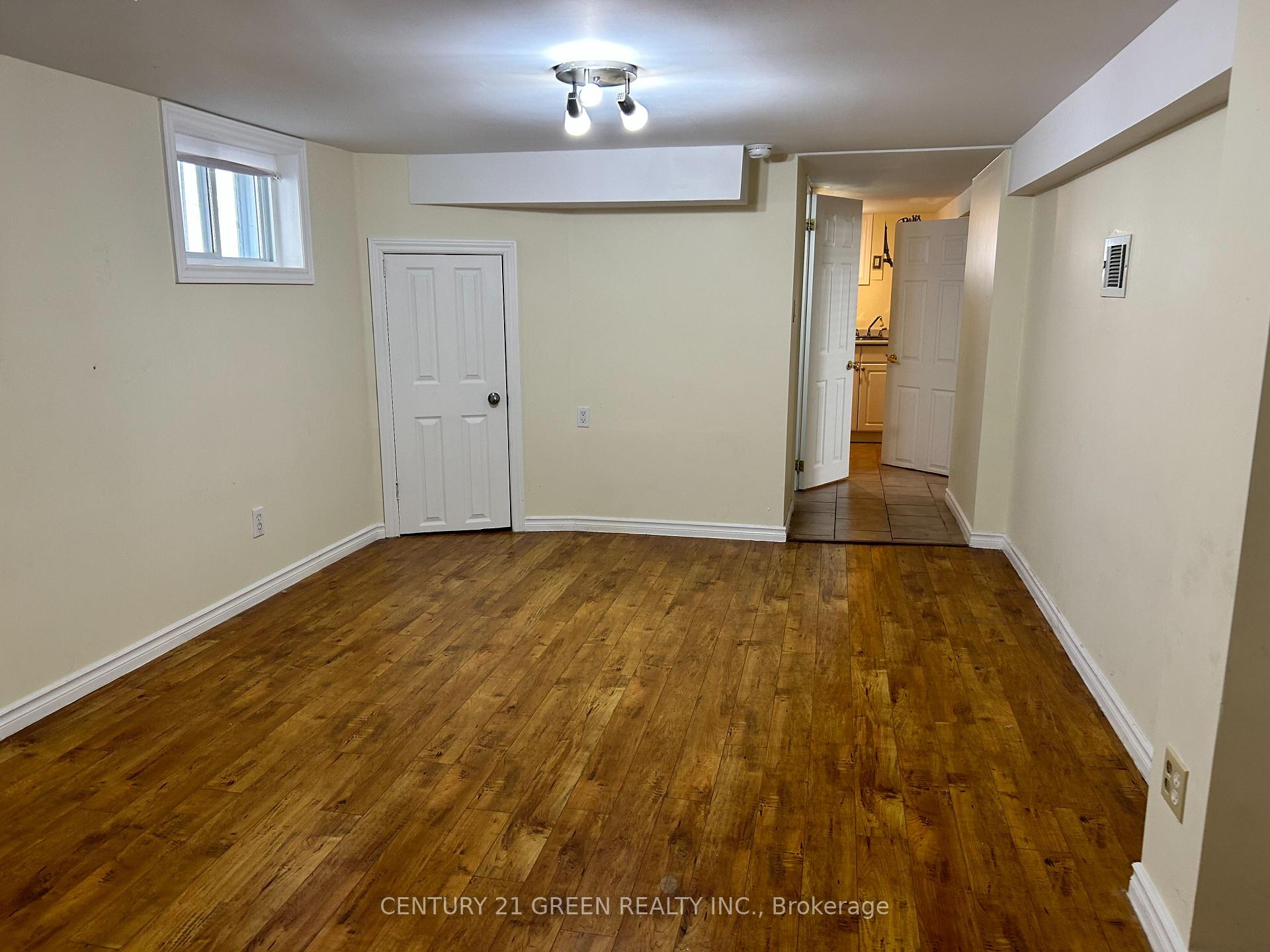 Photo 15 of 100 Reid Avenue S, Hamilton, Glenview — HOMEH
