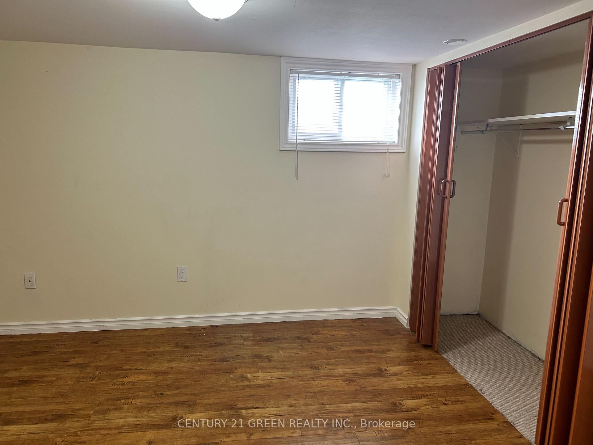 Photo 16 of 100 Reid Avenue S, Hamilton, Glenview — HOMEH