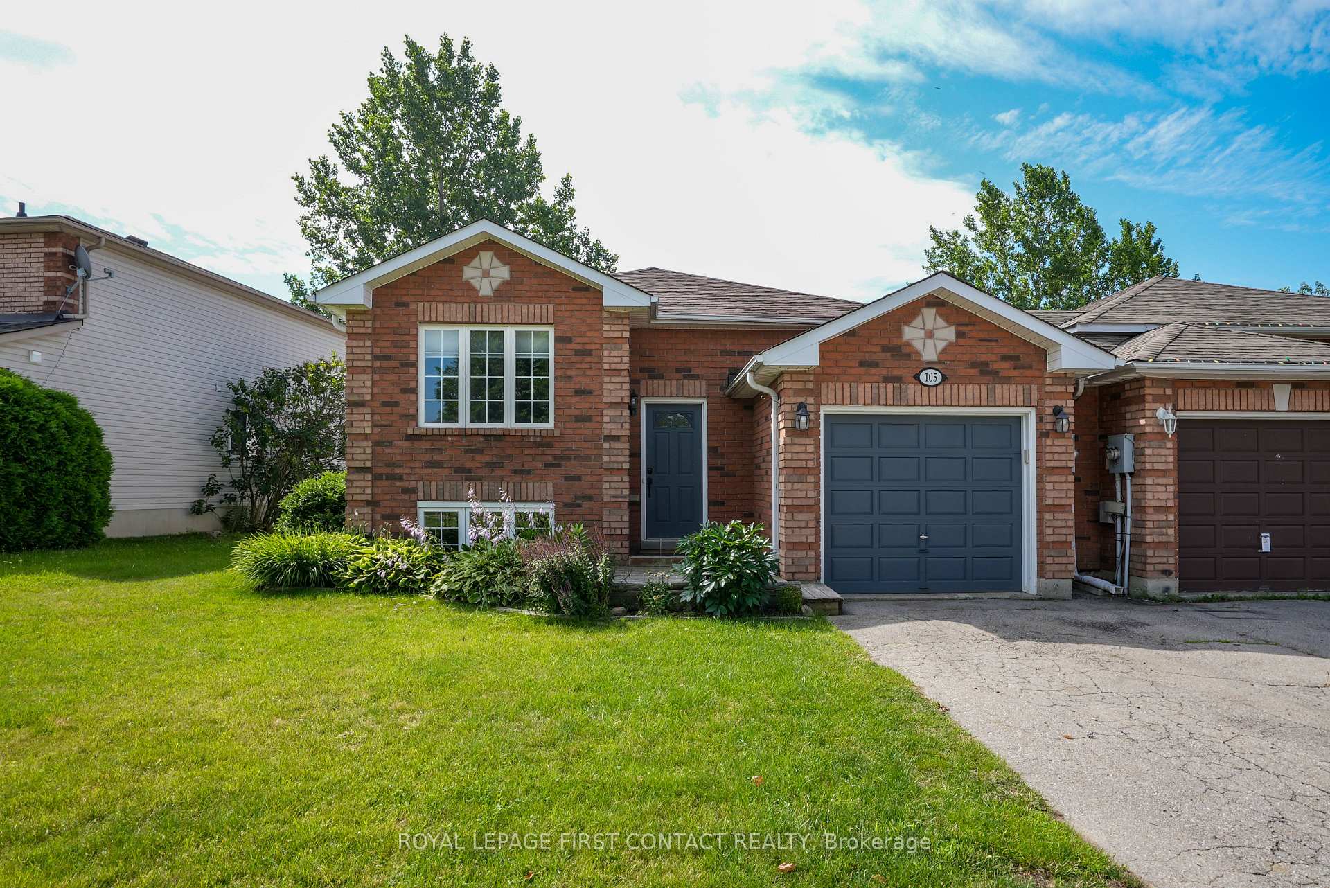 Photo 2 of 105 Wessenger Drive, Barrie, Holly — HOMEH