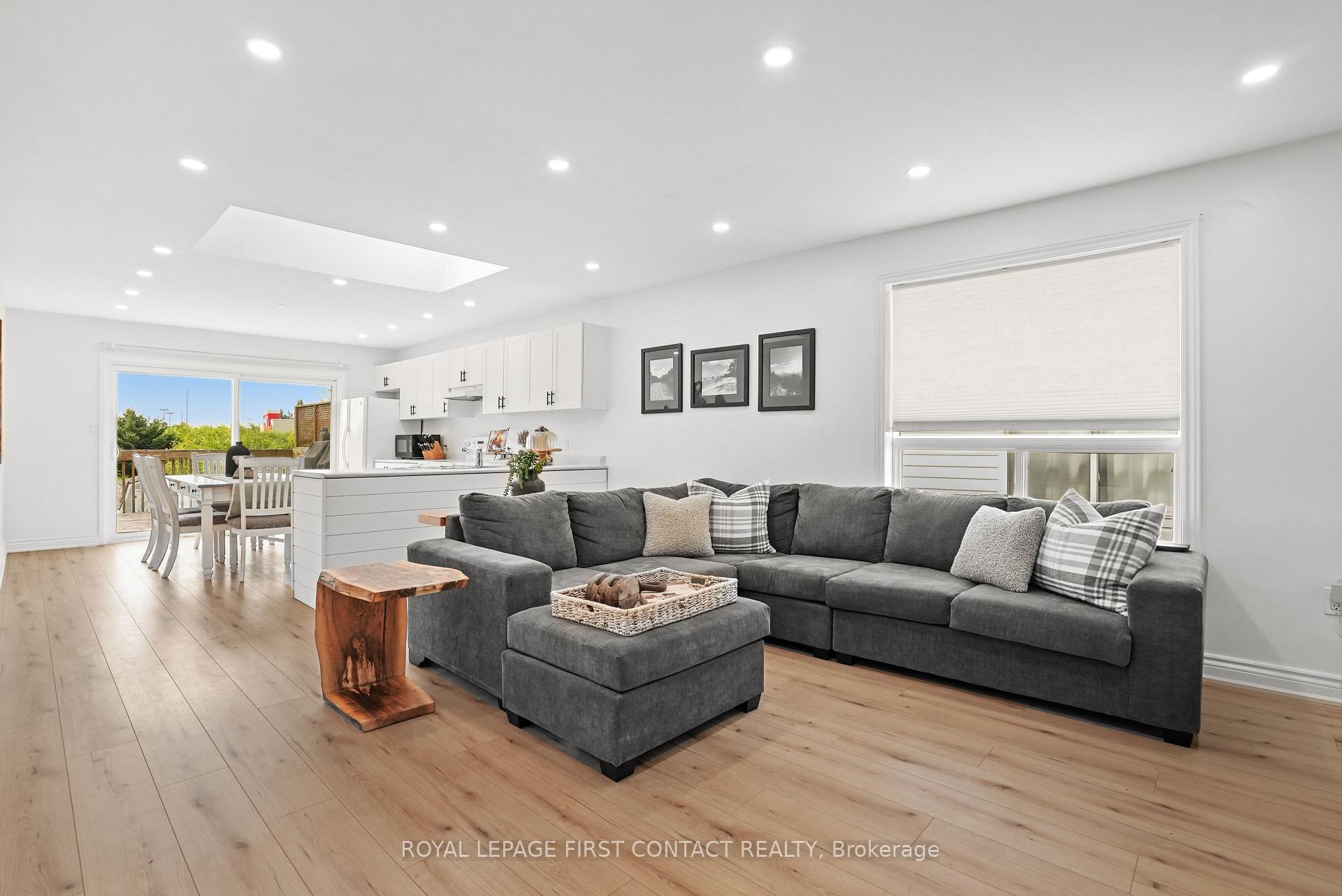 Photo 6 of 105 Wessenger Drive, Barrie, Holly — HOMEH