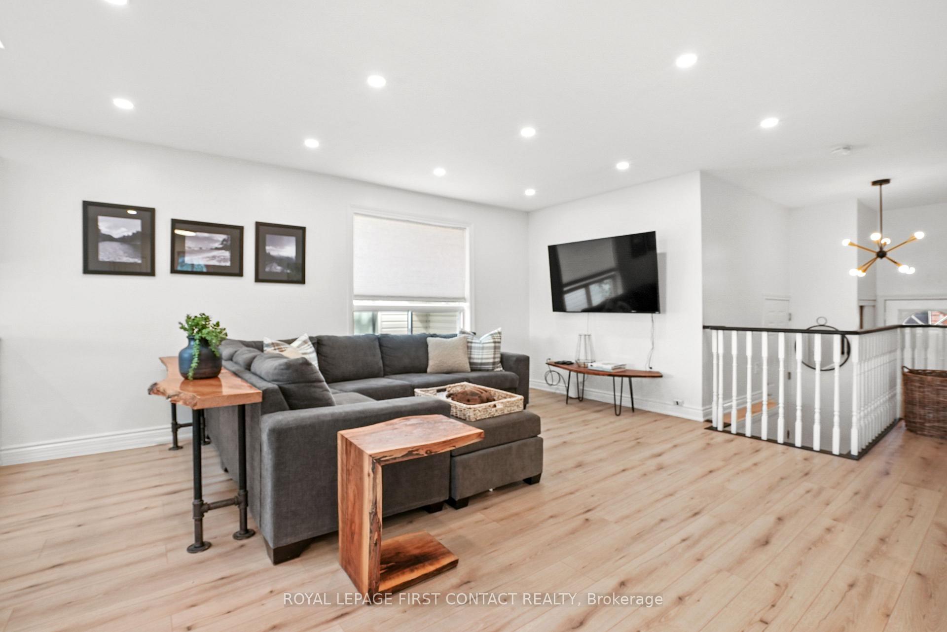 Photo 8 of 105 Wessenger Drive, Barrie, Holly — HOMEH
