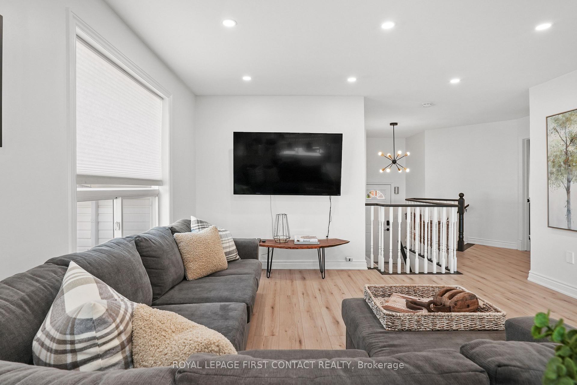 Photo 10 of 105 Wessenger Drive, Barrie, Holly — HOMEH