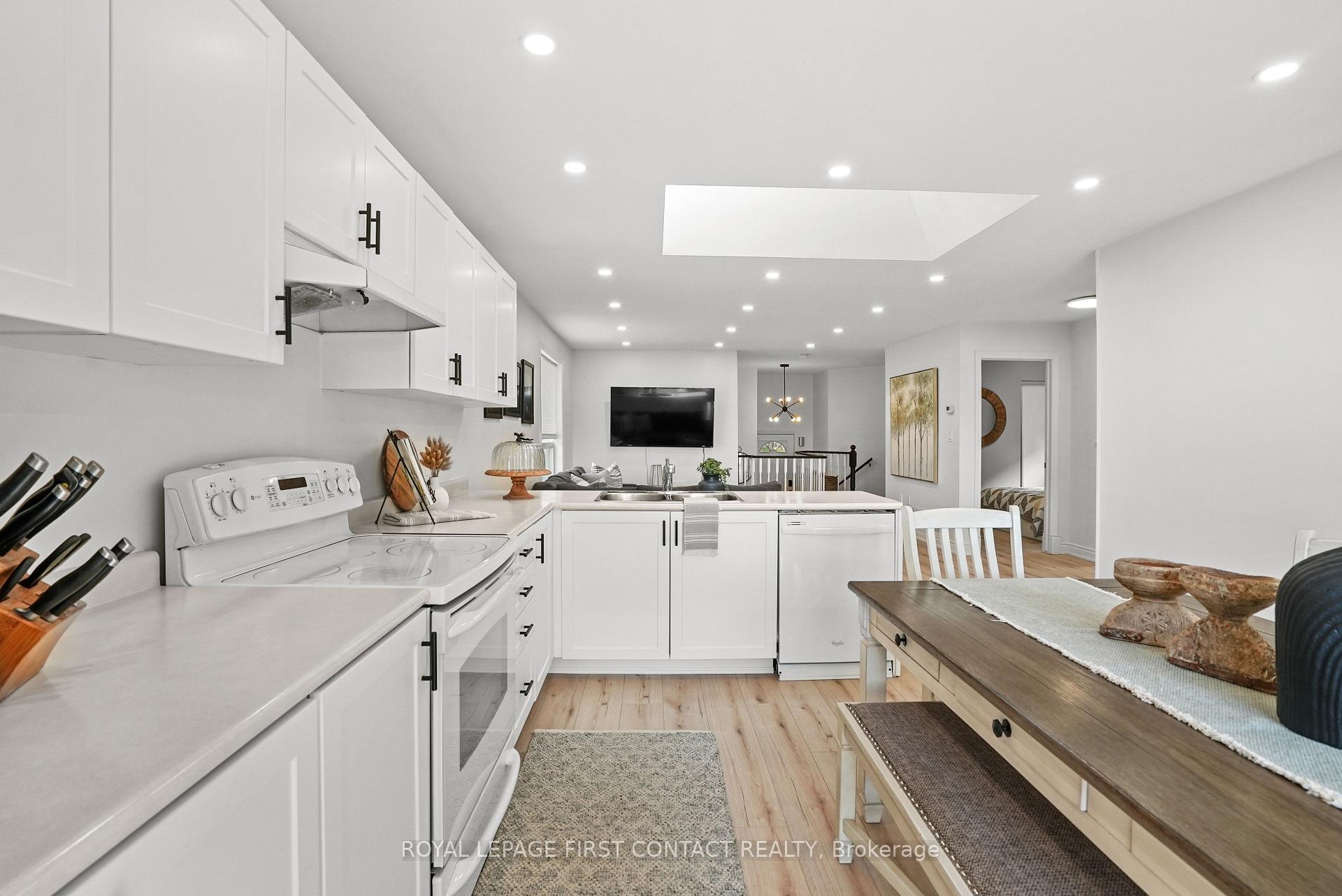 Photo 11 of 105 Wessenger Drive, Barrie, Holly — HOMEH