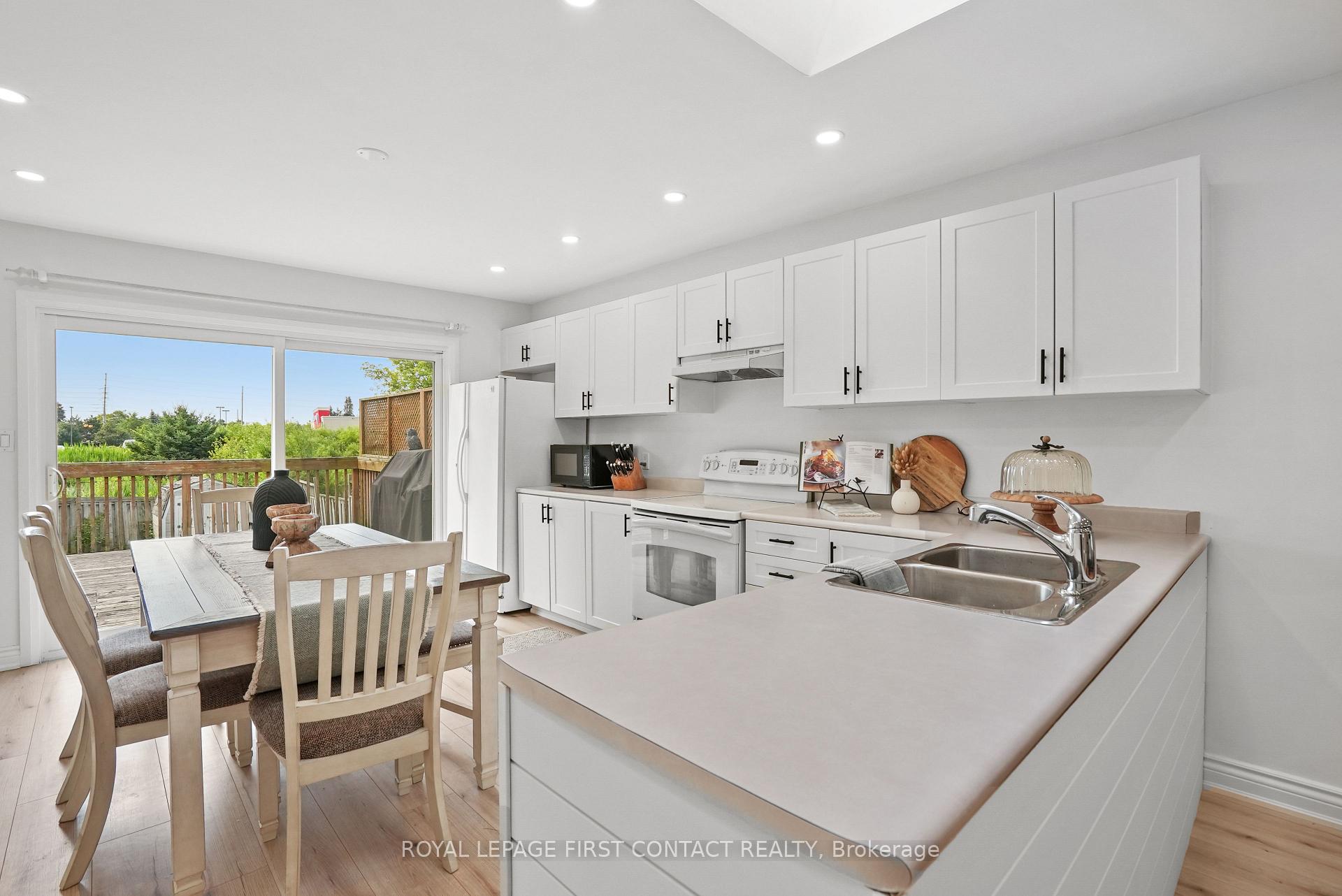 Photo 12 of 105 Wessenger Drive, Barrie, Holly — HOMEH