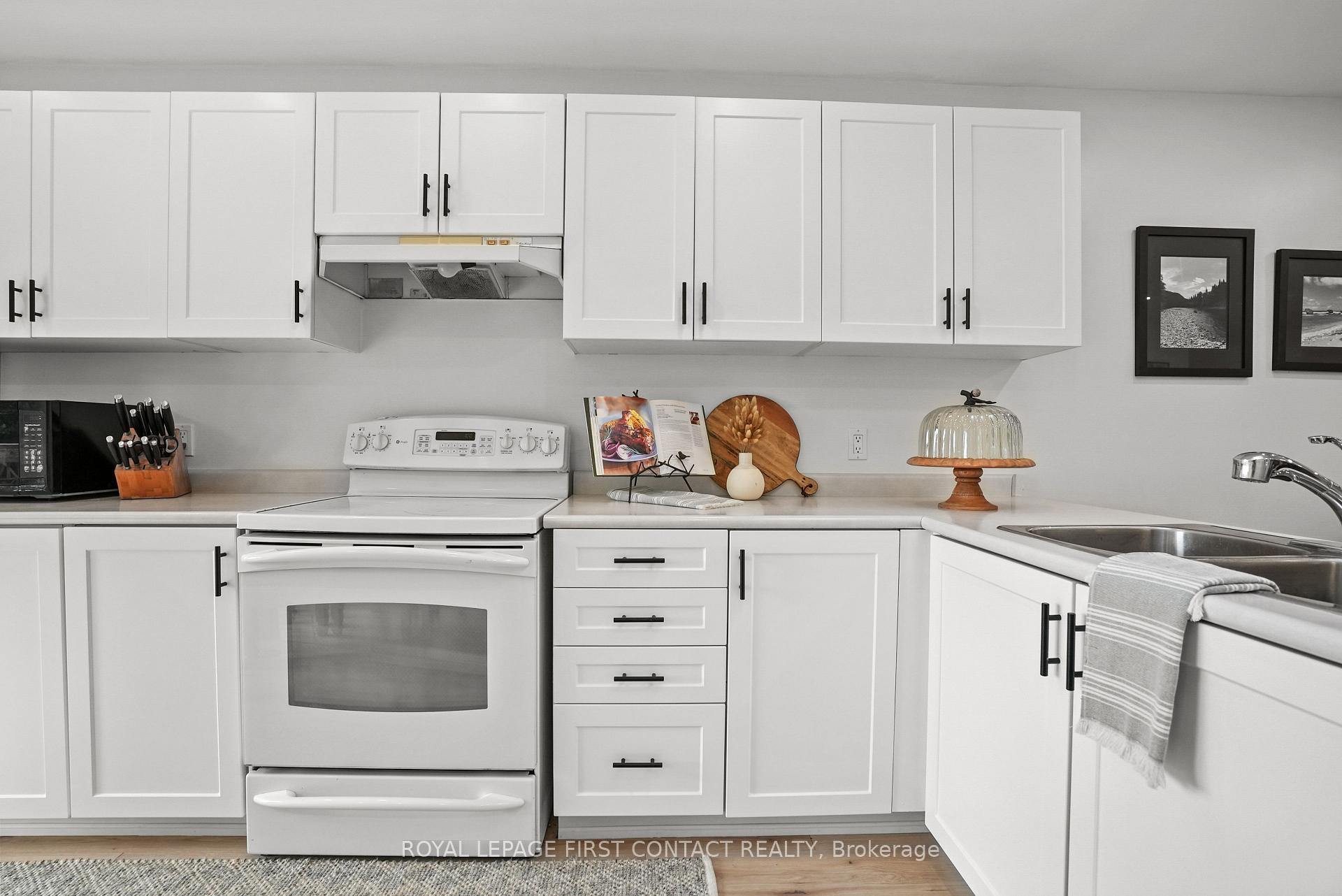 Photo 16 of 105 Wessenger Drive, Barrie, Holly — HOMEH