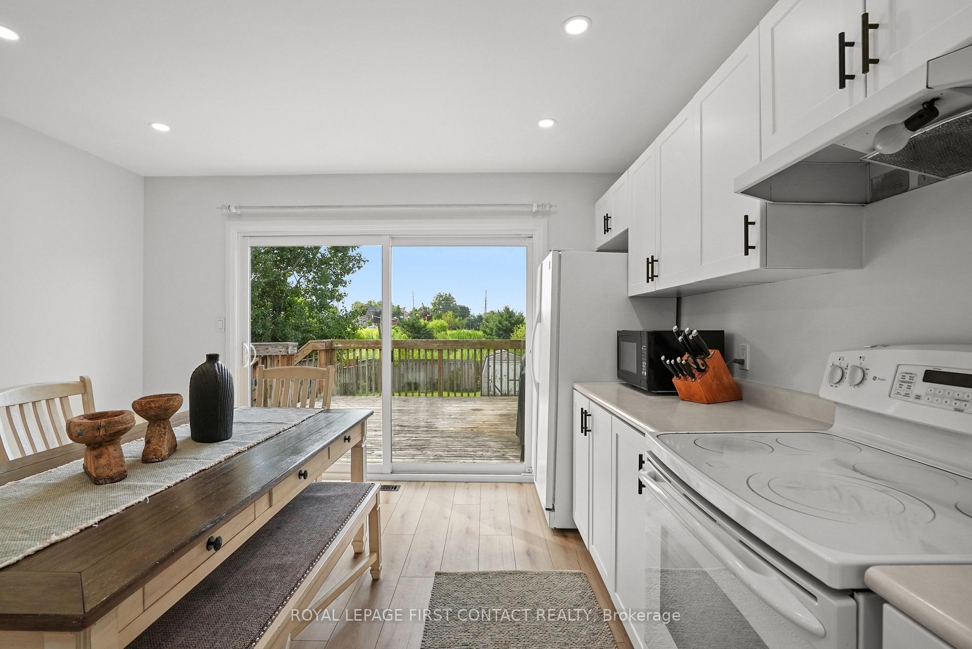 Photo 18 of 105 Wessenger Drive, Barrie, Holly — HOMEH