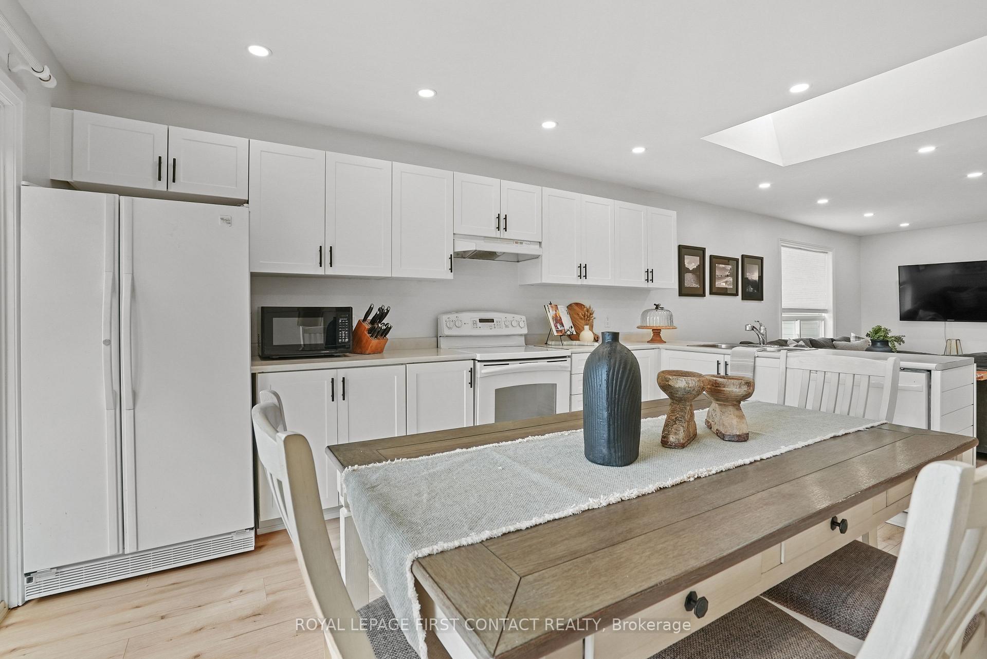 Photo 19 of 105 Wessenger Drive, Barrie, Holly — HOMEH