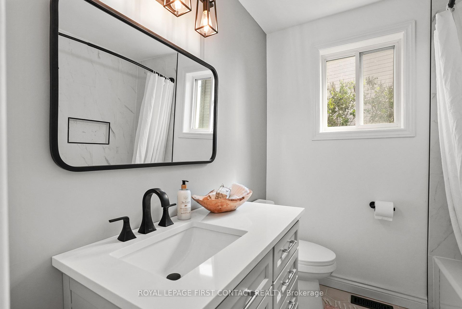 Photo 24 of 105 Wessenger Drive, Barrie, Holly — HOMEH